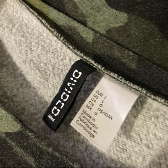 H&M Divided Green Camouflage CANT TOUCH THIS ZIP Pullover size:L - Picture 4 of 8